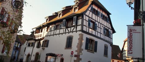 La maison et notre appartement au 2e étage - avec le petit balcon