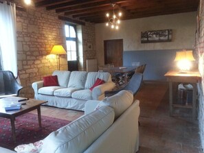 Le salon salle à) manger
