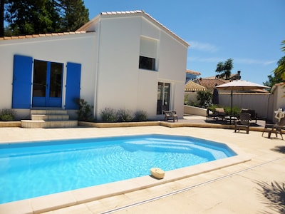 Villa  la Palmyre avec piscine chauffée privée.