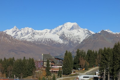 Large apartment at ARC 1800 on the snow front 