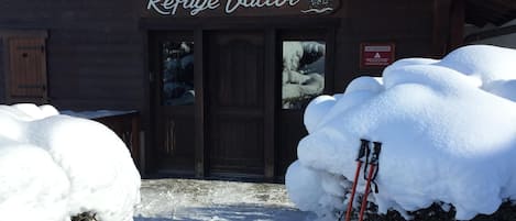 Départ et retour à skis !