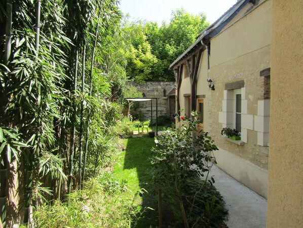 gîte des martinets et son jardin