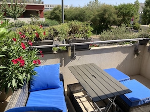 Salon sur terrasse coté mer 