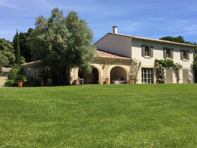 UZES, VILLA LUXUEUSE D'ARCHITECTE, CLIMATISEE AVEC PISCINE (12X6m)