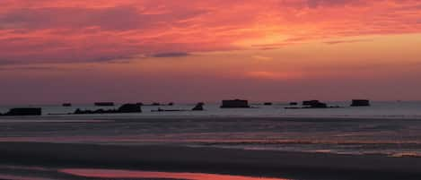 Vue depuis la Maison :couché de soleil sur la plage