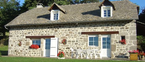 Côté Sud avec vue sur la vallée