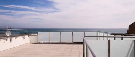 Toit terrasse, solarium de 80 m2 avec vue panoramique de 360° sur mer et lagune