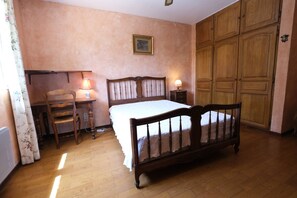 Holiday rental CHATEAUNEUF LE ROUGE house for rent 3 bedrooms