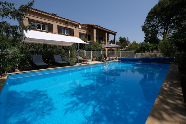 Holiday rental CHATEAUNEUF LE ROUGE house to rent swimming pool