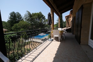 Holiday rental CHATEAUNEUF LE ROUGE house to rent terrace