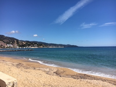  T2 20m de la plage du Lavandou rénové climatisé 2 terrasses 