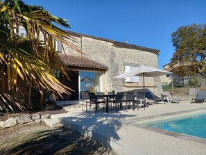 Piscine et terrasse