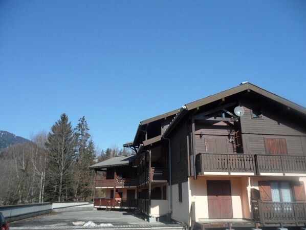 PLEIN SUD, 2ème  ETAGE vue mont Blanc, lac et vallée parking ext et intérieur 