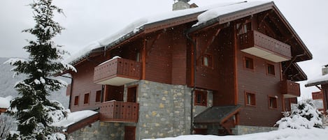 Vue du Chalet  l'hiver côté rue