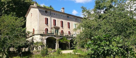 Maison vue du jardin