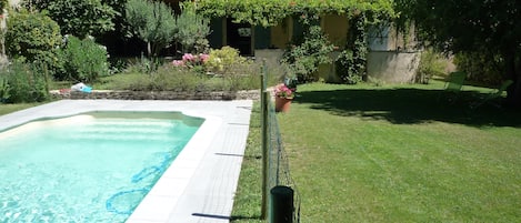 piscine et jardin