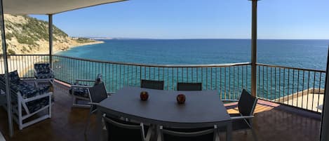 Terrasse avec vue imprenable sur mer