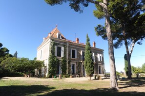 La maison vue dans son intégralité 