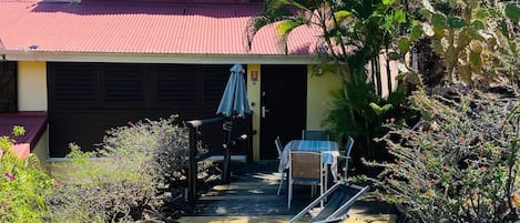 La maison et sa terrasse