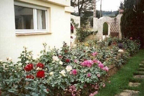 Sudio indépendant prés du jardin et de la villa