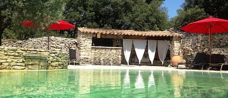 piscine et poolhouse