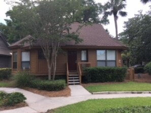 Front view of the cottage.