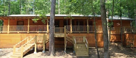 Hickory Ridge Cabin - Secluded Luxury cabin, within 1 mile of Lake/trout fishing