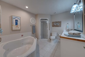 Bath w/Jetted Tub and Shower