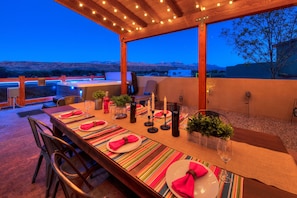 Dining area, Hot tub and beautiful views!
