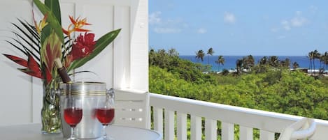 Dining on the lanai