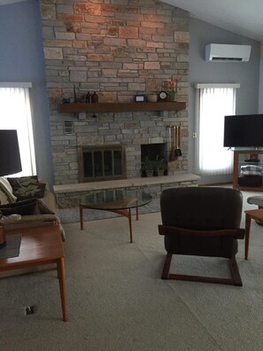 VAULTED LIVING ROOM WITH FIREPLACE