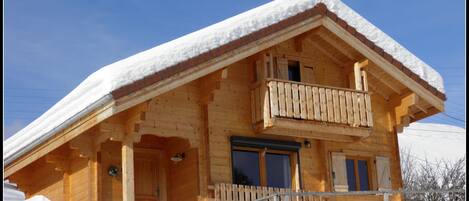 Accés de plain pied au chalet , par derrière