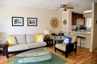 Royal Aloha 2 Bedroom Vacation Rental - Sleeps 4. FREE PARKING!!