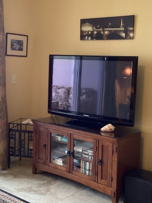 Large TV with blue ray 