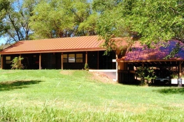 Cabin has big covered porch for welcoming the sunrise with stunning canyon views 