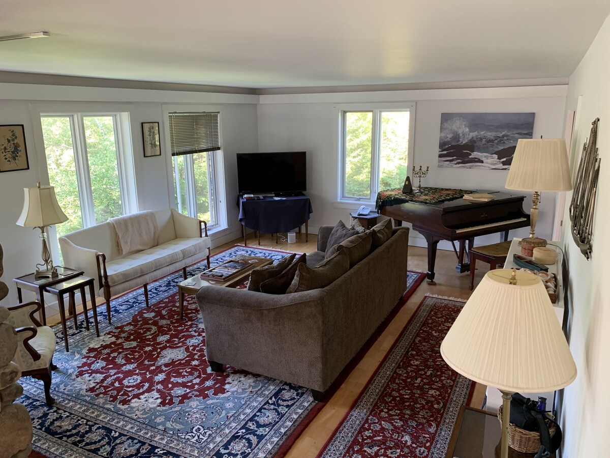 Private home with views of Frenchmans bay, 40 minutes to Acadia & Bar Harbor.