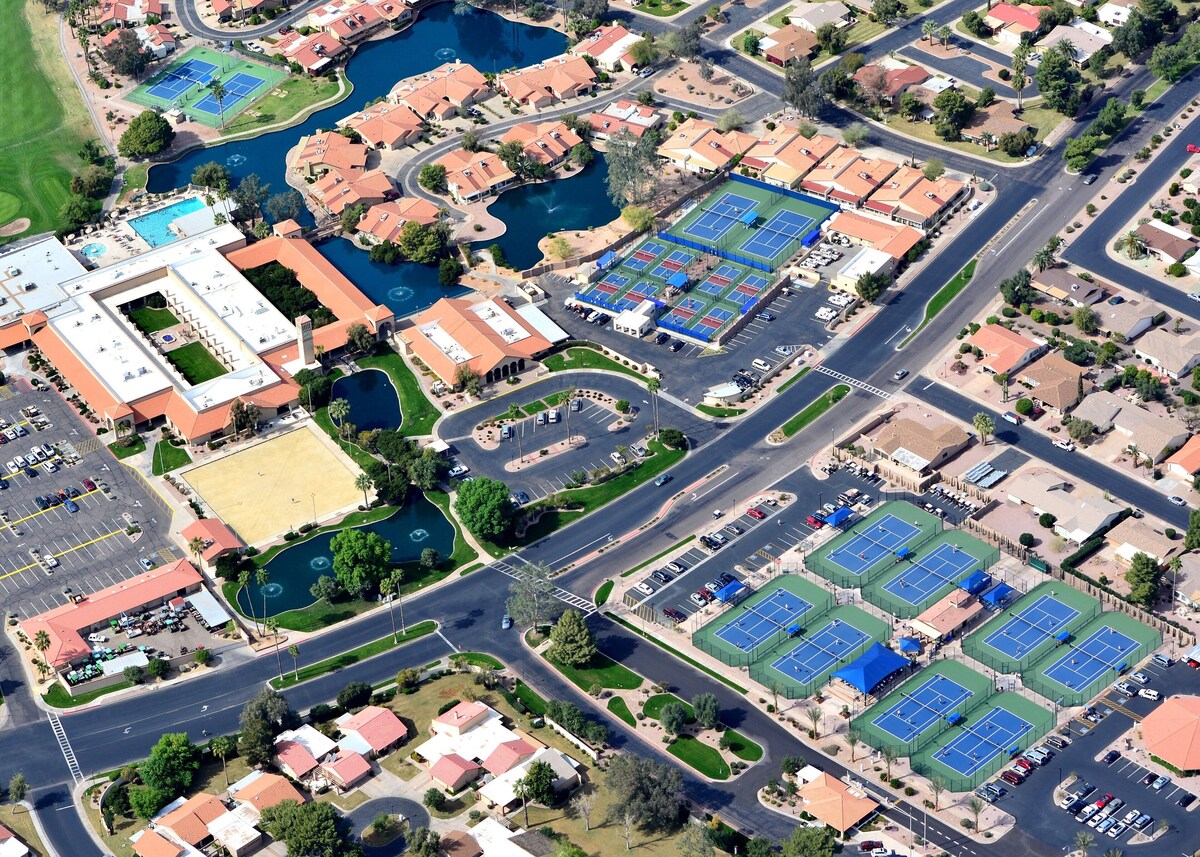 Leisure World Mesa AZ 45+ Resort/Golf Home with Lake View