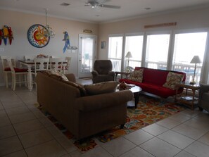 living/dining area