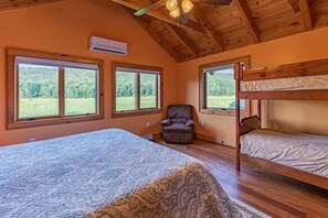 Family Room - King plus bunked twins