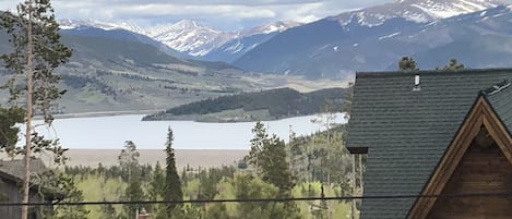 Stunning views of Lake Dillon, Keystone Mountain and Silverthorne