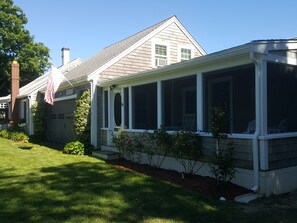 Cottage screened in porch