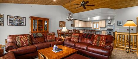 Spacious, Mountain Living at Bluebird Days!