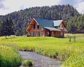 Beautiful setting and close to many outdoor activities 