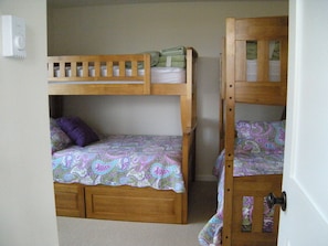 Bunk room - sleeps 4