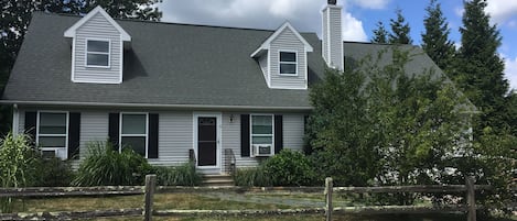 Front of house--driveway is to the right.  Dead end street!