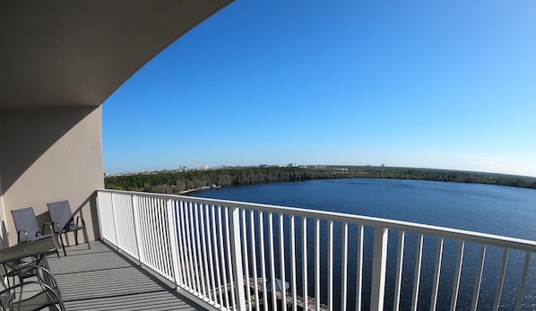 Blue Heron 1005 is a large lake front 2 bedroom 2 bathroom condo near Disney!