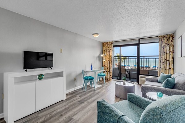 Immerse yourself in coastal chic decor, featuring a carefully curated blend of beach-inspired elements, soothing colors, and comfortable furnishings.
