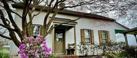 Welcome to the Homestead R&R cottage  (known as a Summerhouse)