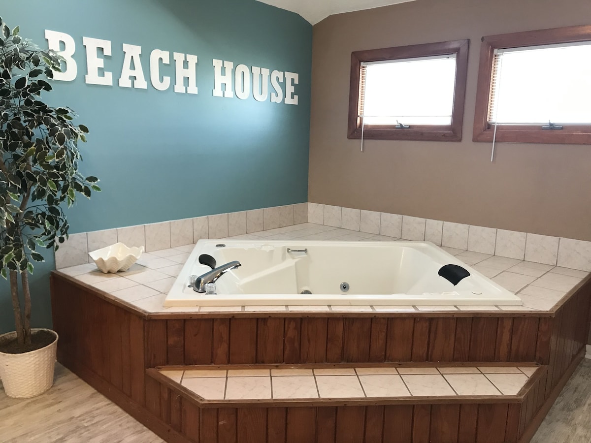 Spacious Oceanview Home with Separate Guest Cottage, Pool with cabana, Hot Tub