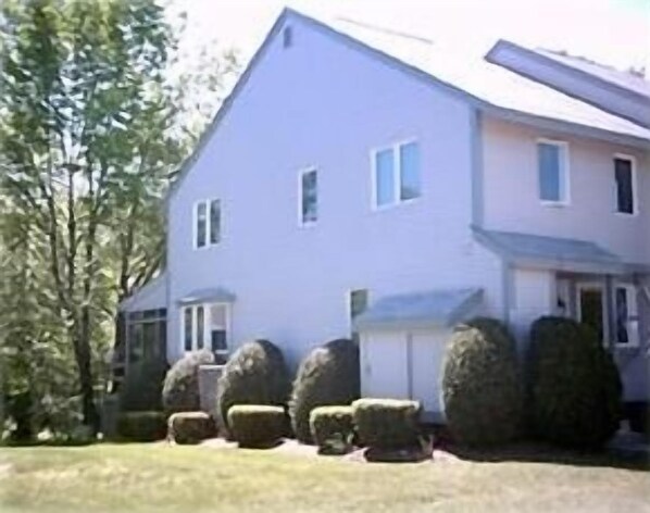 End unit townhome
